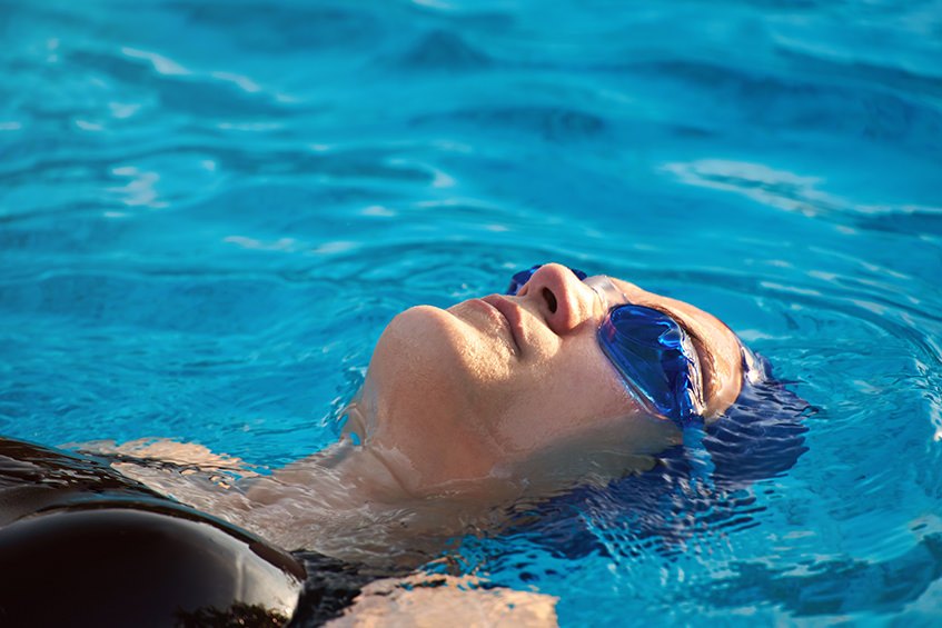 4 Tipps für das Schwimmen nach einer Brustkrebsoperation